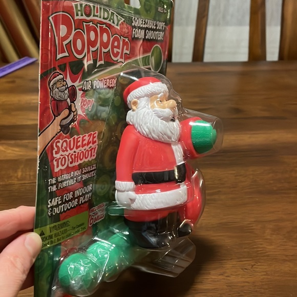 Santa Claus Holiday Popper Squeezable Shooter Fun Toy (Brand New) - Picture 2 of 4